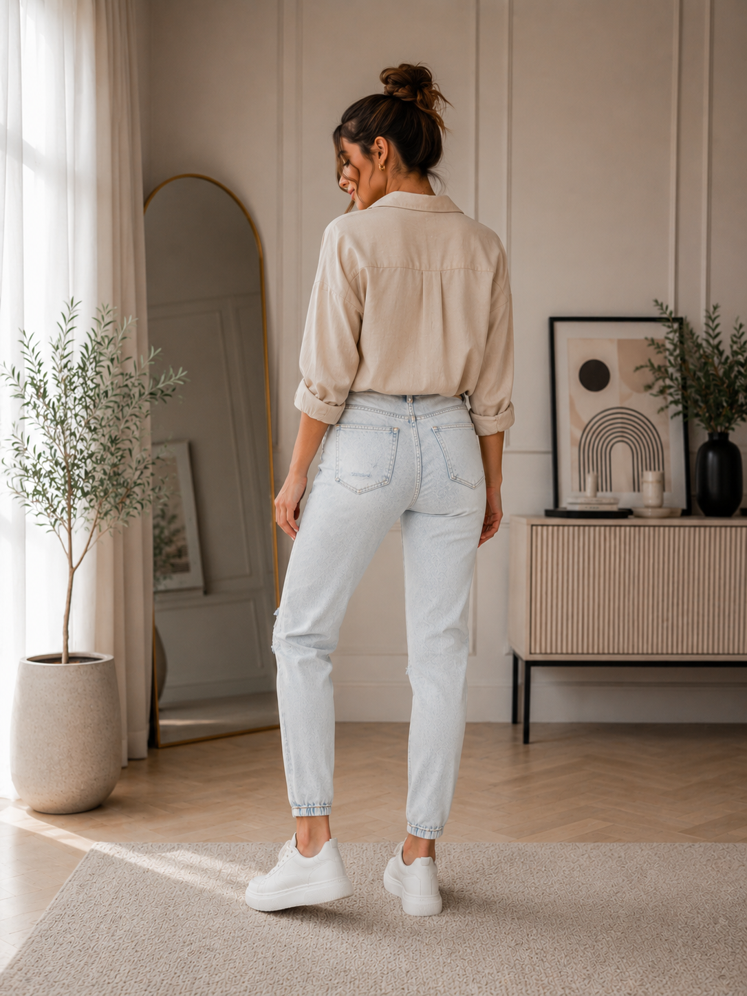 Women’s Light Wash Distressed Mom Fit Jeans