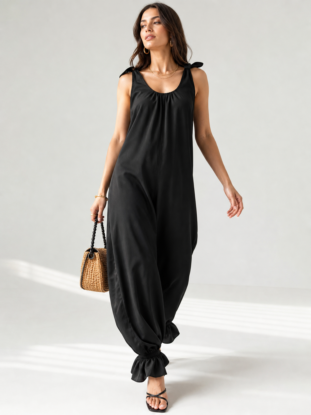 بذلة باسمة ستايلز سوداء واسعة الساق بدون أكمام
